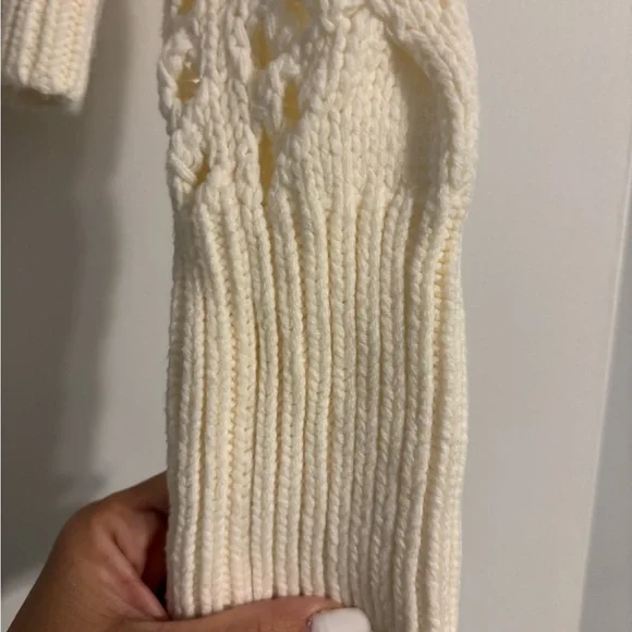 EXPRESS Ivory Cable Knit Sweater - Picture 4 of 4